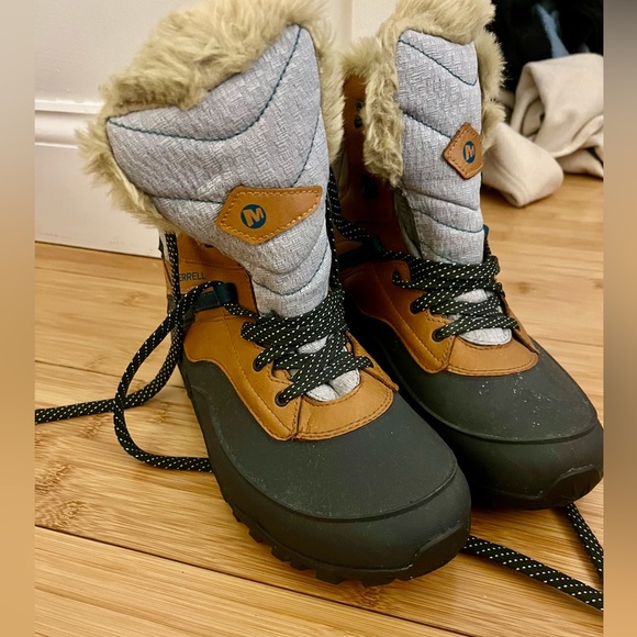 Merrell women’s snow boots - Picture 3 of 4